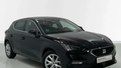 Usado Seat Leon Style 116 CV (85 kW) 2025 Negro Berlina