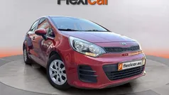 Rojo Usado 2016 Kia Rio Berlina | 8990 € (Precio justo)