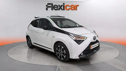 Usado Toyota Aygo X-play 72 CV (52 kW) 2019 Blanco Utilitario