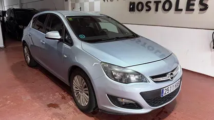 Usado Opel Astra Selective 115 CV (84 kW) 2014 Berlina