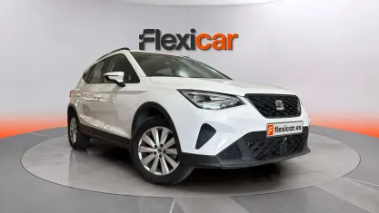 Usado Seat Arona Style 110 CV (80 kW) 2023 Blanco SUV