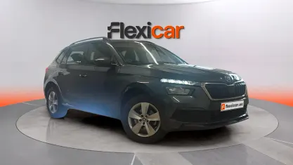 Usado Skoda Kamiq Active 95 CV (69 kW) 2021 Gris SUV