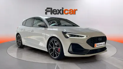 Używany Ford Focus ST 280 KM (205 kW) 2025 Biały Hatchback