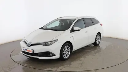 Usado Toyota Auris Touring Sports Active 136 CV (100 kW) 2016 Blanco Familiar