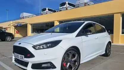 Usado Ford Focus ST 185 CV (136 kW) 2016 Blanco Utilitario