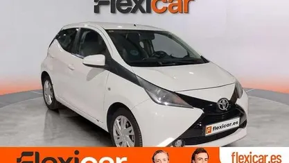 Usado Toyota Aygo X-play 72 CV (52 kW) 2017 Blanco Utilitario