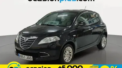 Usado Lancia Ypsilon Gold 69 CV (50 kW) 2015 Negro Utilitario