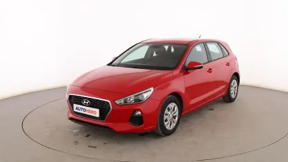 Usado Hyundai i30 120 CV (88 kW) 2017 Rojo Berlina