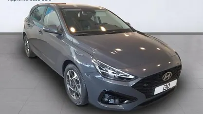 Usado Hyundai i30 100 CV (73 kW) 2025 Gris