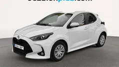 Blanco Usado 2023 Toyota Yaris Active Utilitario | 13.325 € (Precio justo)
