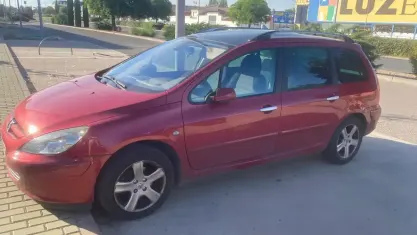 Usado Peugeot 307 138 CV (101 kW) 2004 Rojo Familiar