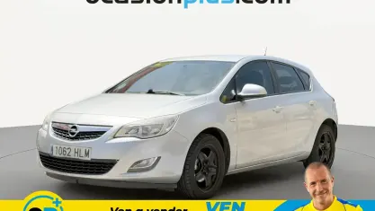 Usado Opel Astra Selective 116 CV (85 kW) 2012 Gris Berlina