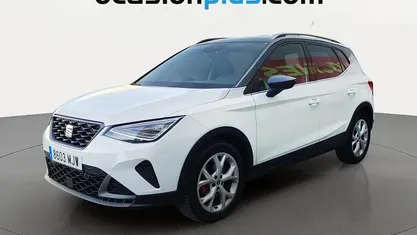 Usado Seat Arona FR 150 CV (110 kW) 2023 Blanco SUV