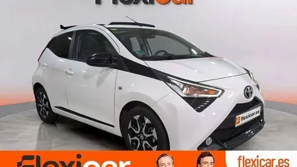 Blanco Usado 2019 Toyota Aygo X-play Utilitario | 13.290 € (Precio justo)