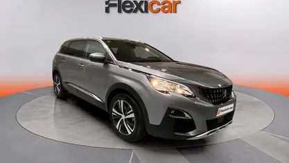 Usado Peugeot 5008 Allure 131 CV (96 kW) 2020 Gris Monovolumen