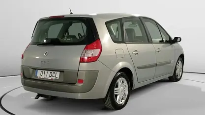Usado Renault Scénic II Privilege 120 CV (88 kW) 2004 Beige Monovolumen