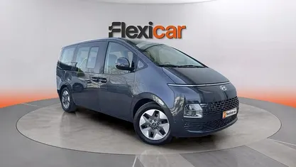 Usado Hyundai Staria 177 CV (130 kW) 2023 Gris Monovolumen