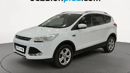 Usado Ford Kuga Trend 150 CV (110 kW) 2014 Blanco SUV