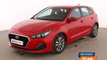 Usado Hyundai i30 120 CV (88 kW) 2019 Rojo Berlina