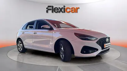 Usado Hyundai i30 101 CV (74 kW) 2024 Blanco Berlina
