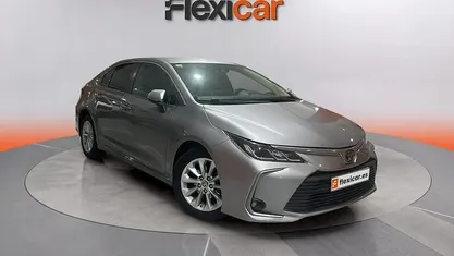 Usado Toyota Corolla Advance 122 CV (89 kW) 2021 Gris Berlina