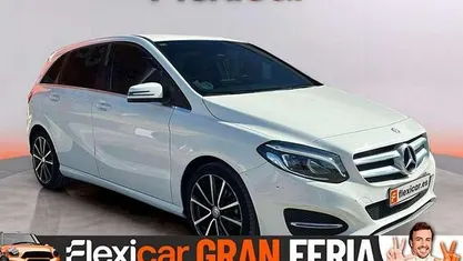 Usado Mercedes B180 Urban 109 CV (80 kW) 2015 Blanco Monovolumen