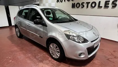 Usado Renault Clio GrandTour Expression 100 CV (73 kW) 2010 Gris / plata Familiar