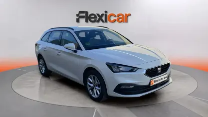Usado Seat Leon Style 116 CV (85 kW) 2021 Blanco Familiar