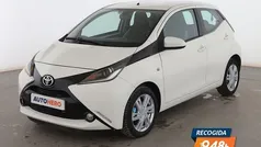 Usado 2015 Toyota Aygo X-play Utilitario | 8199 € (Precio justo)