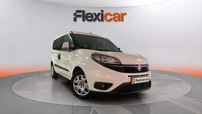 Usado Fiat Doblò 95 CV (69 kW) 2021 Blanco Monovolumen