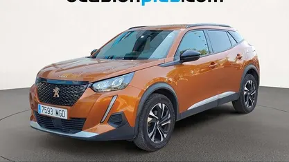 Usado Peugeot 2008 Allure 131 CV (96 kW) 2023 Naranja SUV