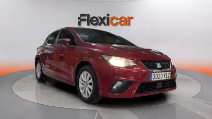 Usado Seat Ibiza Reference 75 CV (55 kW) 2018 Granate Utilitario
