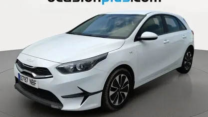 Usado Kia Ceed 101 CV (74 kW) 2025 Blanco Utilitario