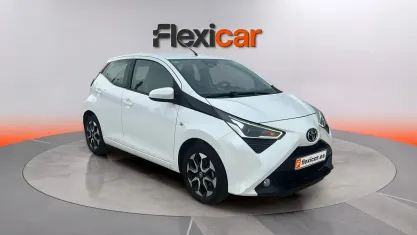 Usado Toyota Aygo X-play 72 CV (52 kW) 2022 Gris Utilitario