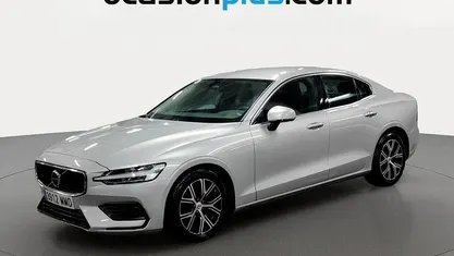 Usado Volvo S60 Core 197 CV (144 kW) 2023 Gris plata Berlina