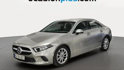 Usado Mercedes A180 116 CV (85 kW) 2020 Gris plata Berlina