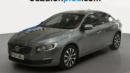 Usado Volvo S60 Kinetic 150 CV (110 kW) 2018 Gris Berlina