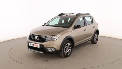 Usado Dacia Sandero 90 CV (66 kW) 2019 Gris Berlina