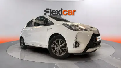 Usado Toyota Yaris Hybrid Active 100 CV (73 kW) 2018 Blanco Berlina