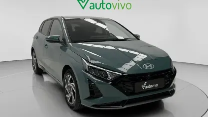 Usado Hyundai i20 100 CV (73 kW) 2025 Verde Utilitario