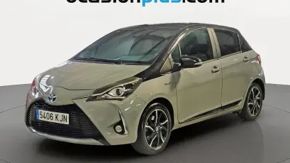 Usado Toyota Yaris Advance 100 CV (73 kW) 2018 Gris Utilitario