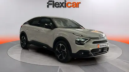 Käytetty Citroën C4 Feel 131 HP (96 kW) 2023 Valkoinen Viistoperä