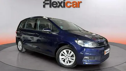 Usado VW Touran Business 122 CV (89 kW) 2021 Azul Monovolumen