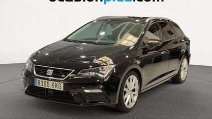 Usado Seat Leon FR 125 CV (91 kW) 2018 Negro Monovolumen