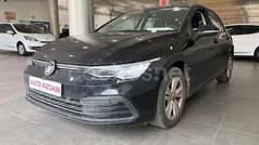 Gris / plata Usado 2023 VW Golf VIII Life Berlina | 22.500 € (Precio justo)