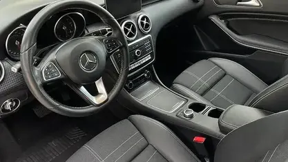 Usado Mercedes A200 136 HP (100 kW) 2017 Cinzento Sedan