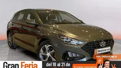 Gris Usado 2023 Hyundai i30 Berlina | 17.490 € (Buen precio)