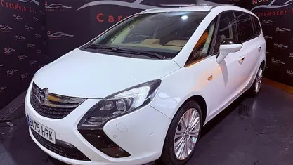 Usado Opel Zafira Tourer Excellence 140 CV (102 kW) 2013 Monovolumen
