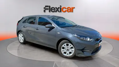 Usado Kia Ceed 136 CV (100 kW) 2023 Gris Utilitario