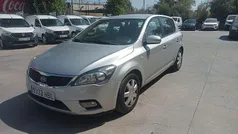 Gris Usado 2011 Kia Ceed Plus Berlina | 2950 € (Precio justo)